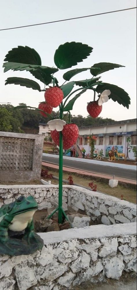 FRP Strawberry Tree Statue, For Decoration