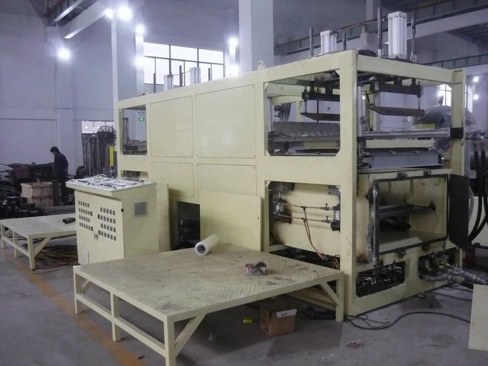 Fully Automatic Vacuum Forming Machine