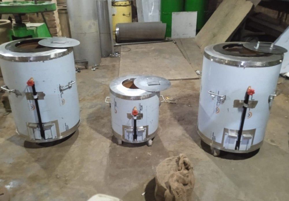 Gas Tandoor, Capacity: 200 L