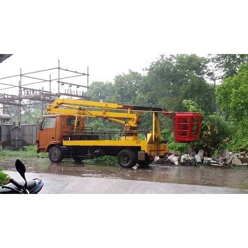 GIL Mild Steel Hydraulic Aerial Work Platform Truck, Load Capacity: 200-250 kg