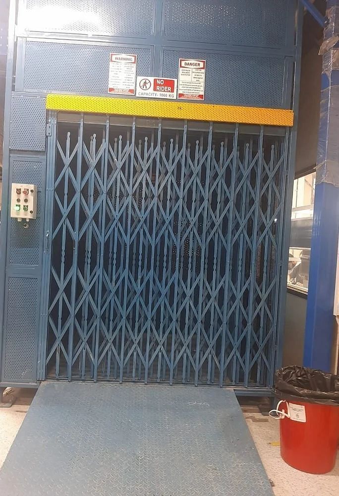 Goods Cum Passenger Elevator, Capacity: 2 ton