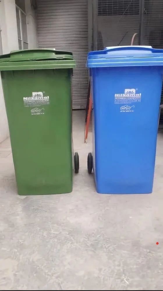 Green Plastic Two wheel Dustbin