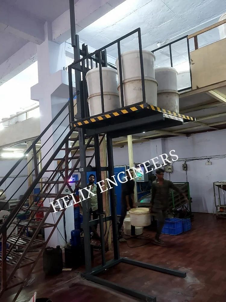 Helix Hydraulic Goods Lift, Capacity: 1-2 ton