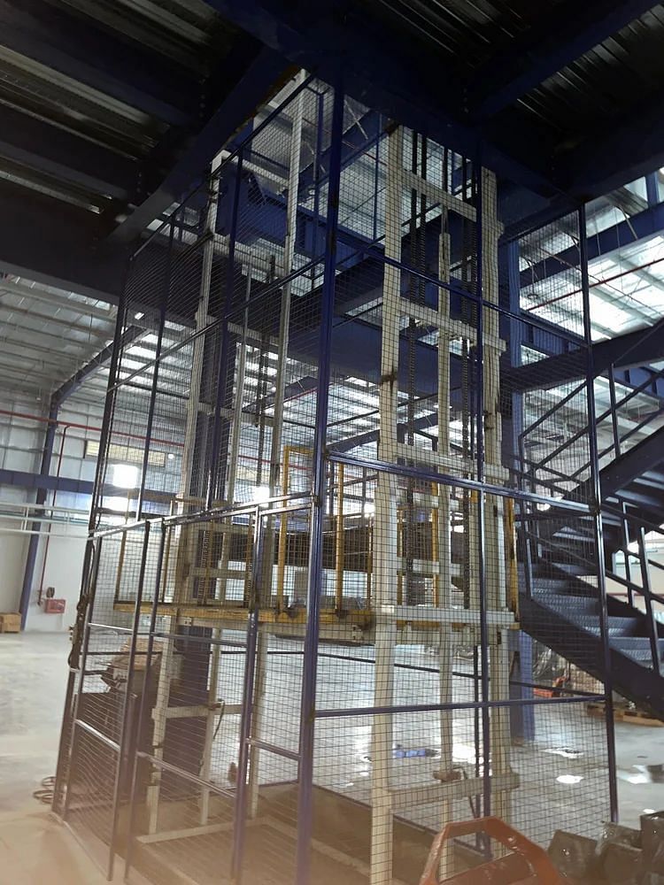 Helix Hydraulic Warehouse Traction Goods Lift, Capacity: 3 ton, Lifting Capacity: 3000 kg