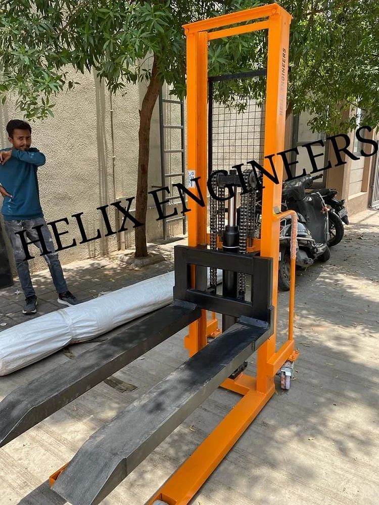 Helix Mild Steel Industrial Hydraulic Stacker, For Material Handling, Capacity: 1 ton