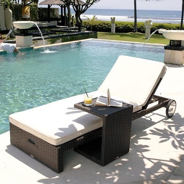 HOCH Wicker Poolside Lounge Chair