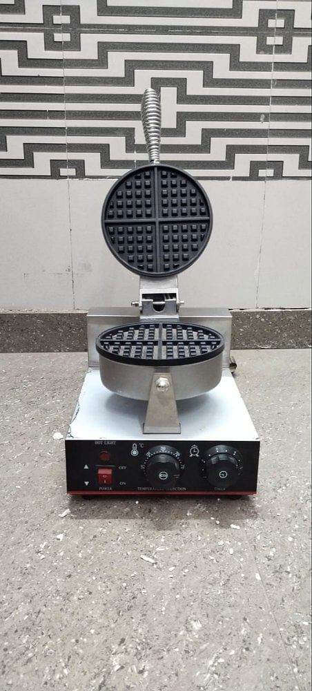 Hot Star Stainless Steel Waffle Machine, For Industrial, Capacity: 300 kg/H