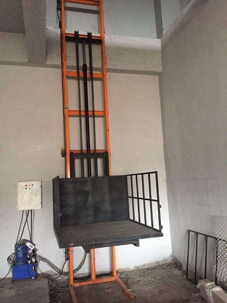 Hydraulic Goods Lift