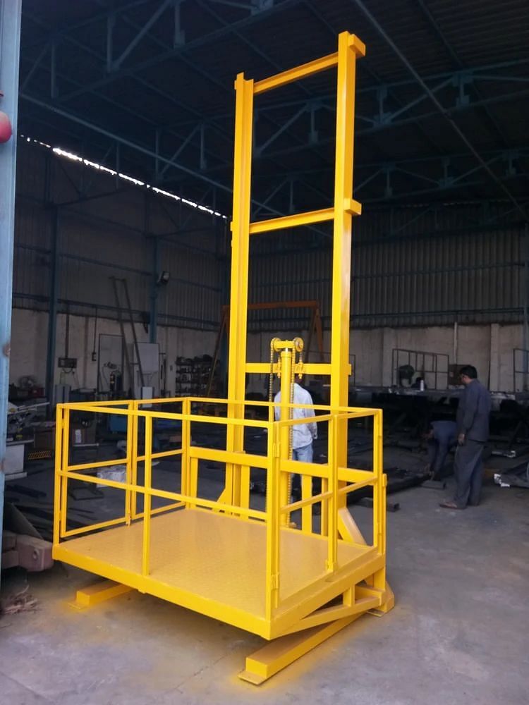 Hydraulic Goods Lifts, For Industrial, Capacity: 1-2 ton