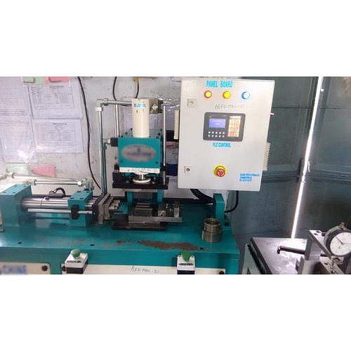 Hydraulic pipe forming machine