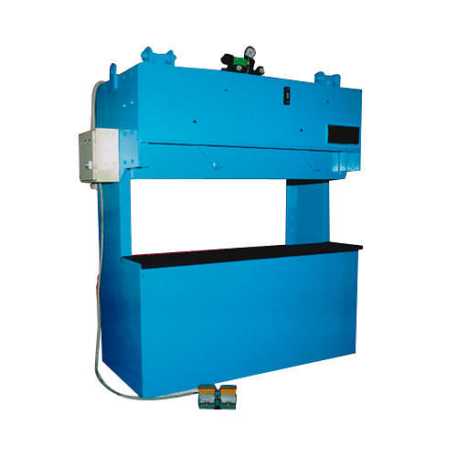 Hydraulic Press Brake Machine, Automation Grade: Semi-Automatic, Size: Standard