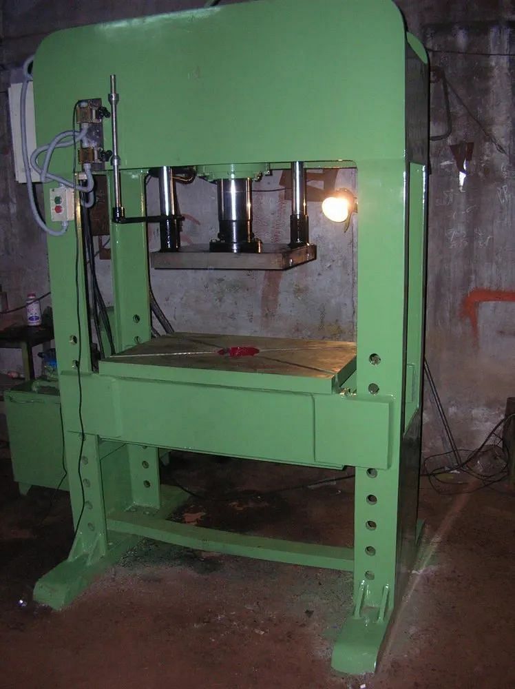 Hydraulic Press Motorized 100 ton cap