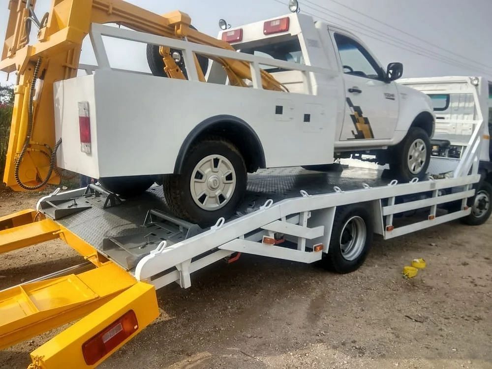 Indhu Hydraulics 4 Ton Flat Bed Tow Trucks