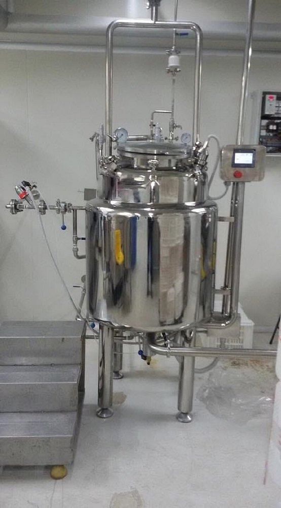 Industrial Stainless Steel Liquid Mixing Tank, Automation Grade: Semi-Automatic, Capacity: 250 L