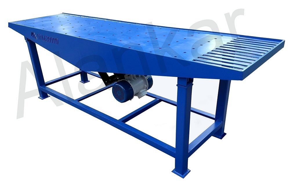 Interlocking block vibrating table