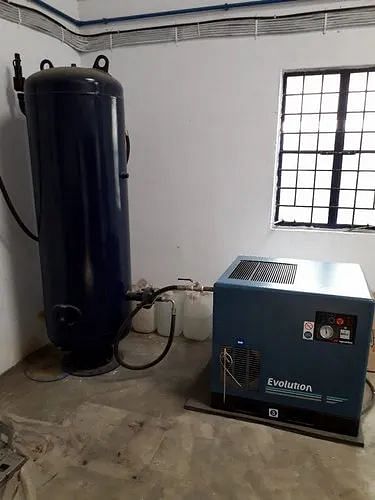 IR 10 HP Used Base Mount Screw Compressor, Maximum Flow Rate: 21 - 50 cfm, Model Name/Number: NE7T