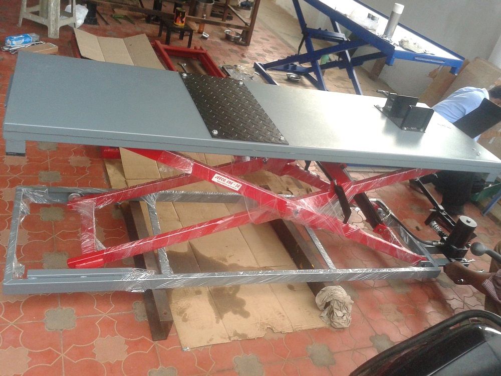 Jeeco Hydraulic Service Table, Capacity: 200-1000 Kg