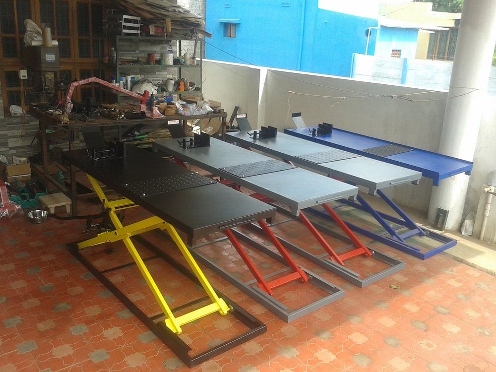 JEECO Mild Steel Two Wheeler Lift