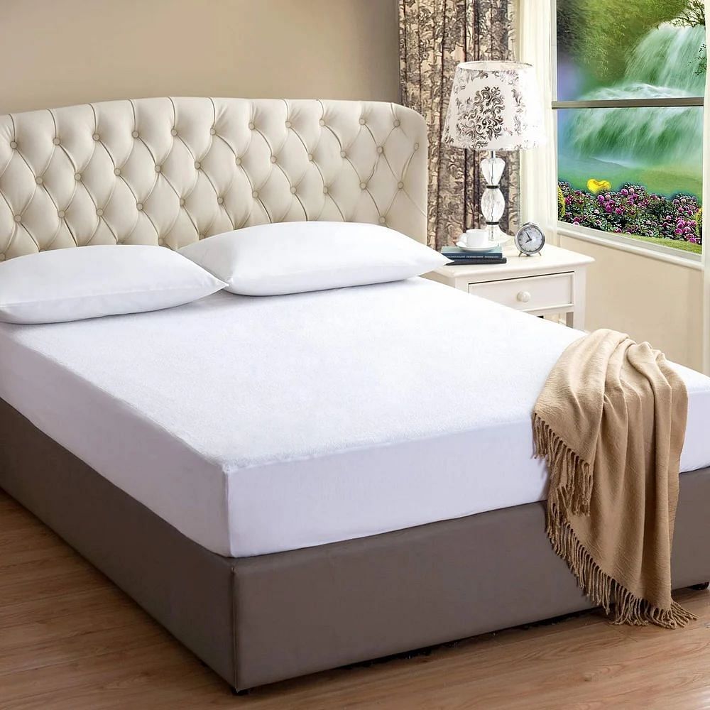 Maissen Premium Waterproof Mattress Protector by Umanac (Twin XL)