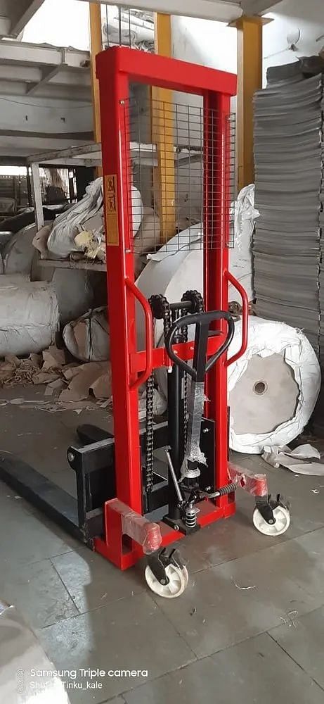 Manual 1600 Height Hydraulic Hand Stacker, For Industrial, Lifting Capacity: 1 Ton