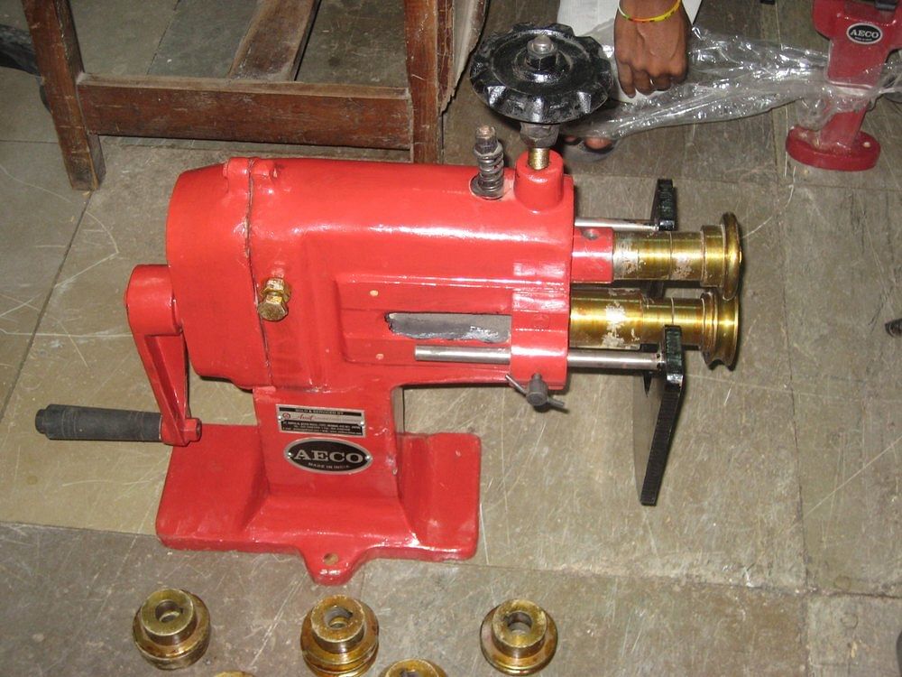 Manual Hand Universal Swaging Machine, Capacity: 2.0 Mm/14 Gauge