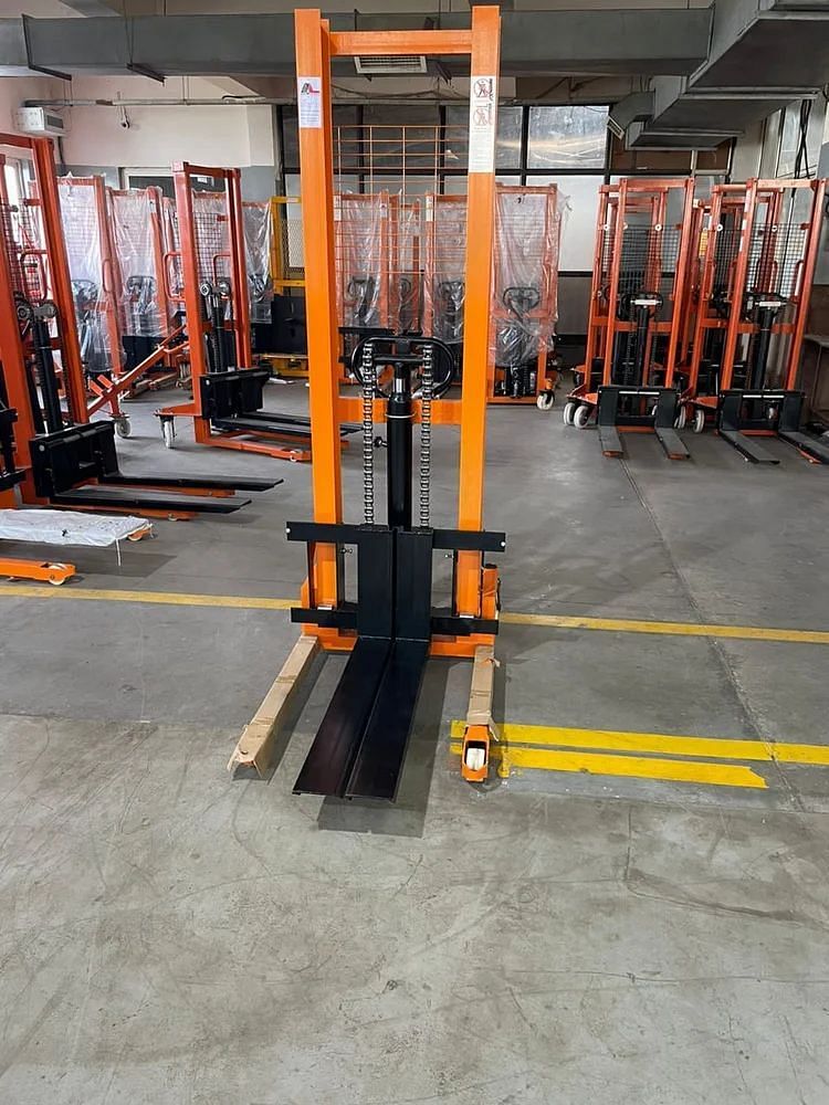 Manual Hydraulic Hand Stacker, For Industrial, Capacity: 2 ton