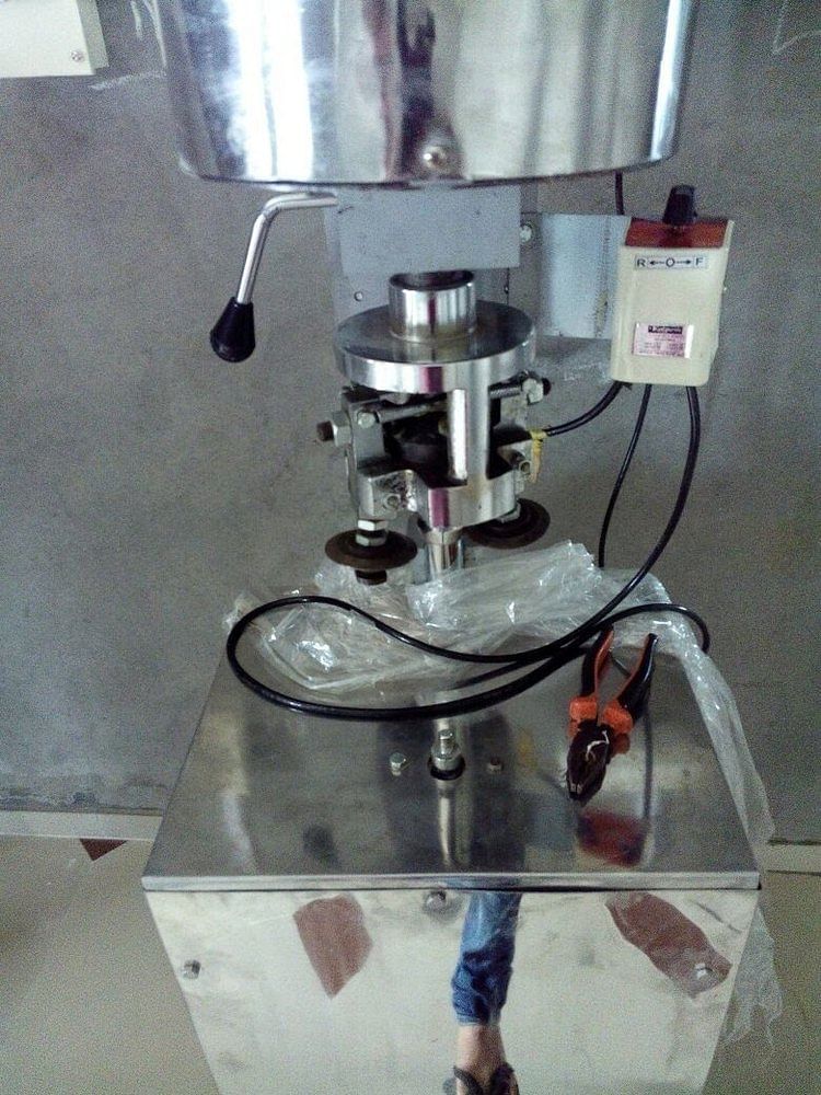 Manual Pedal Operated Screw Capping Machine