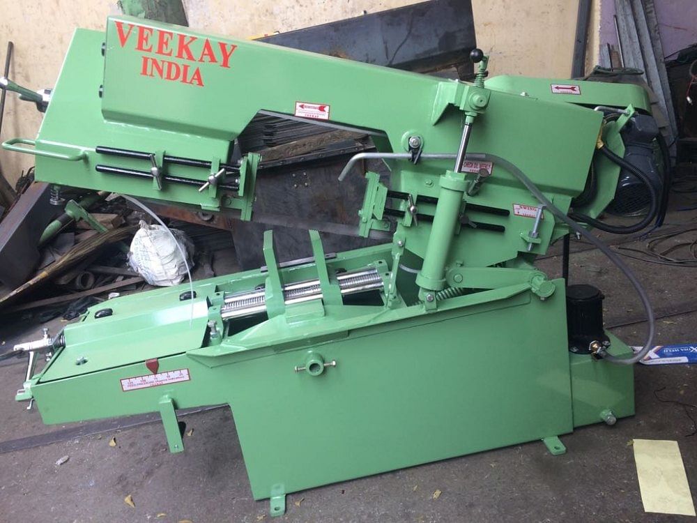 Manual Veekay Pipe Cutting Bandsaw Machine, Capacity: 220