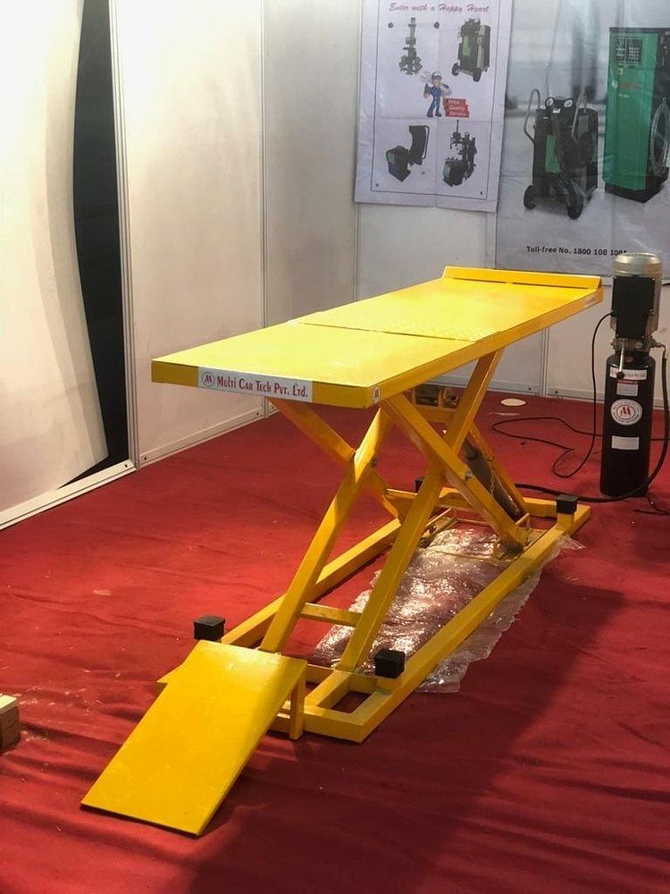 MCT Hydraulic Motorcycle Lift, Operating Height: 10 feet, 2 Tons