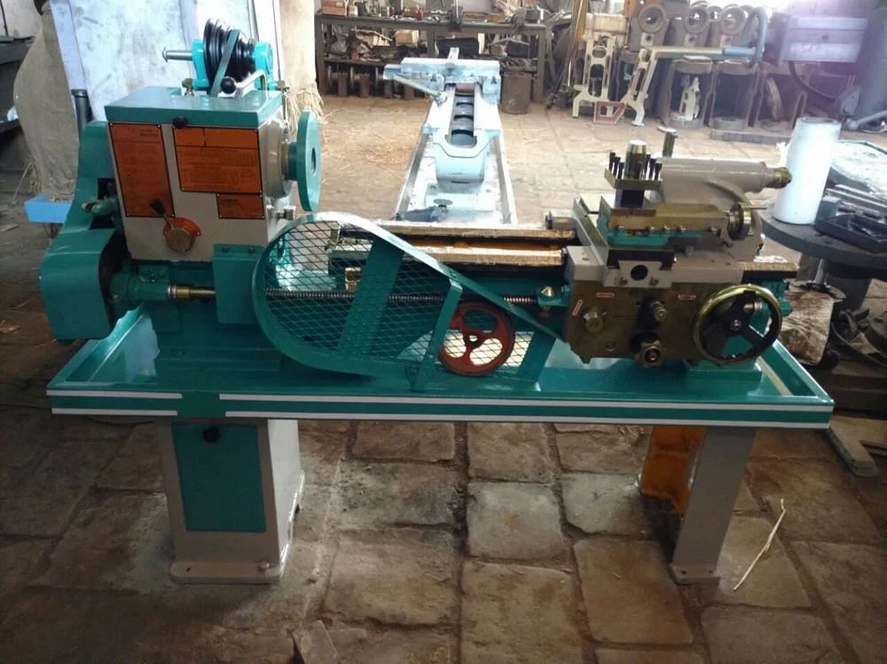 Medium Duty Lathe Machine, 52 mm, 1370-1830 mm