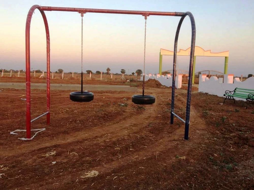 Metal Arc Tyre Swing