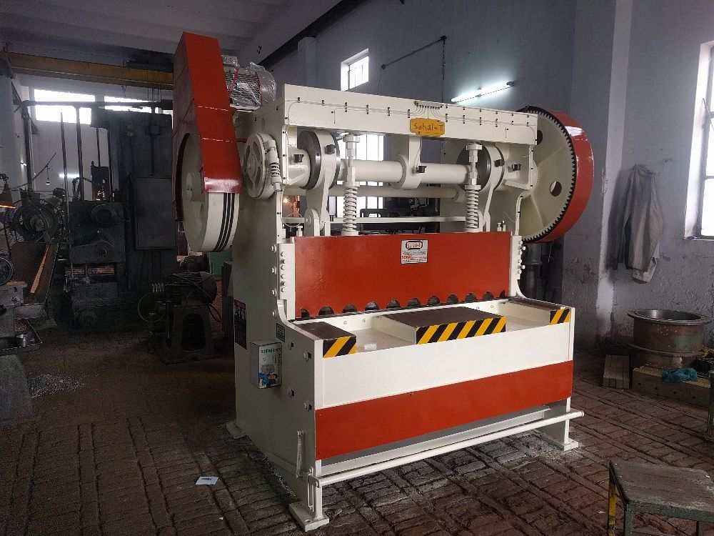 Metal Sheet Shearing Machine