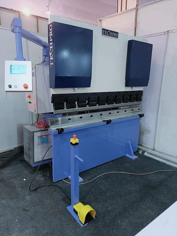 Mild Steel CNC Hydraulic Y X Press Brake Machine, For Sheet Bending