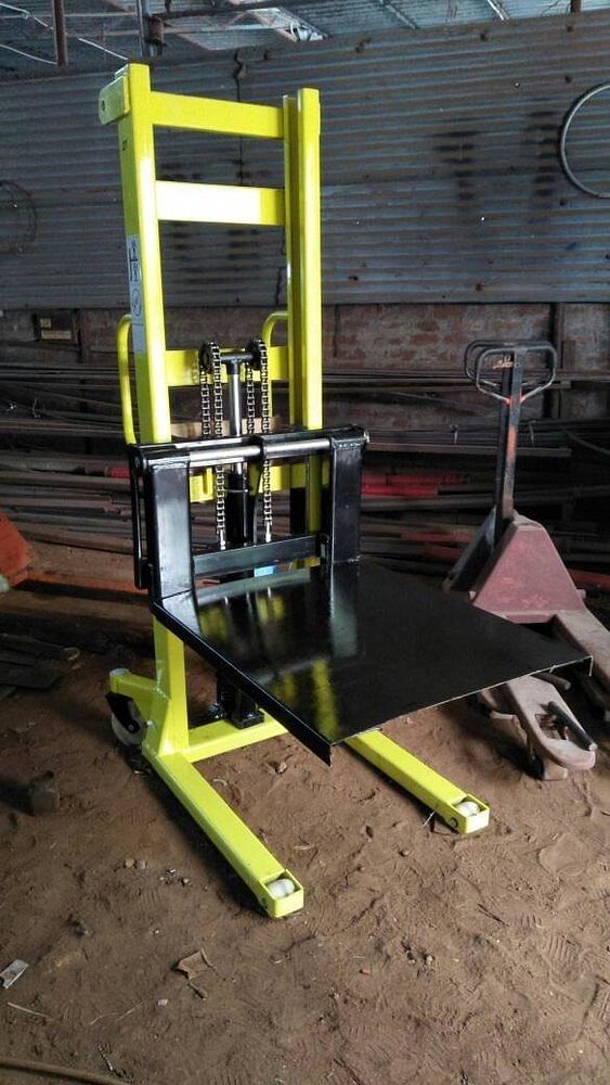 Mild Steel Hi Power Industrial Hydraulic Stacker