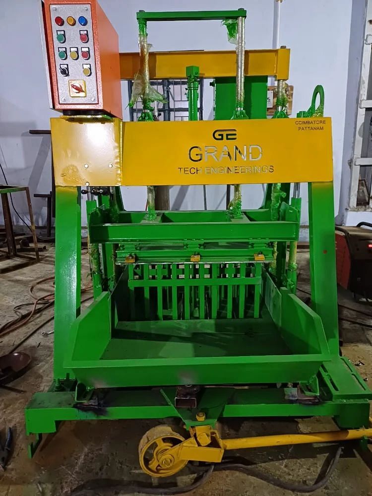 Mild Steel Hydraulic Concrete Block Making Machine, Automation Grade: Semi Automatic, Capacity: 500-1000 Blocks per hour