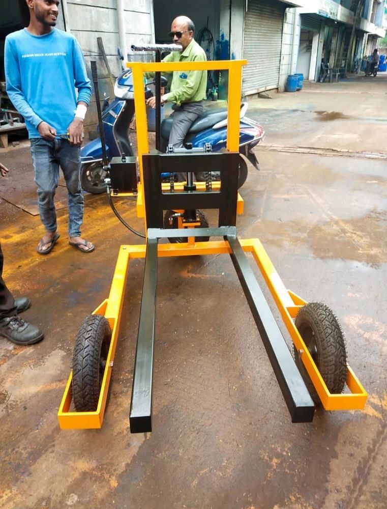 Mild Steel Hydraulic Manual Stacker, For Material Handling