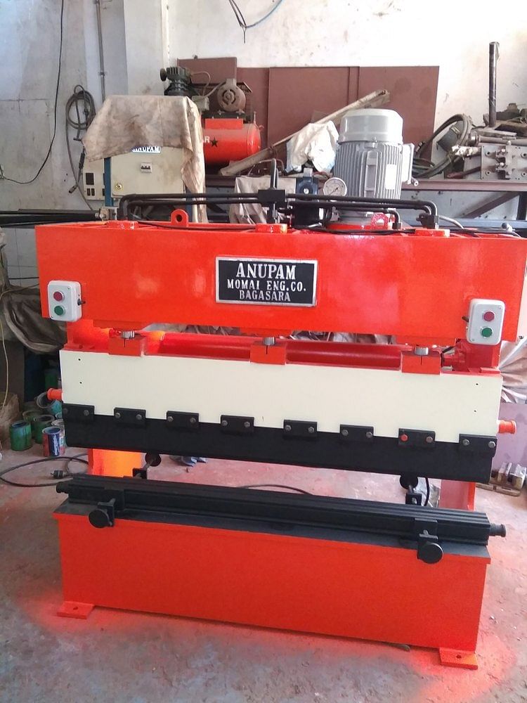 Mild Steel Hydraulic Press Brake Machine, Automation Grade: Semi-Automatic, Size: 2-2000 M.m Lenth