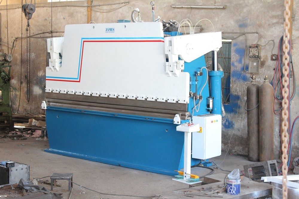 Mild Steel Hydraulic Press Brake Machine, Size: 2.5-6 Meter, Model Name/Number: PBR-1630