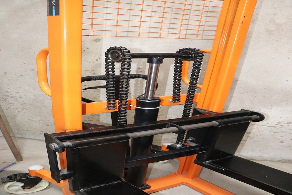 Mild Steel Manual Hydraulic Stacker, For Industrial