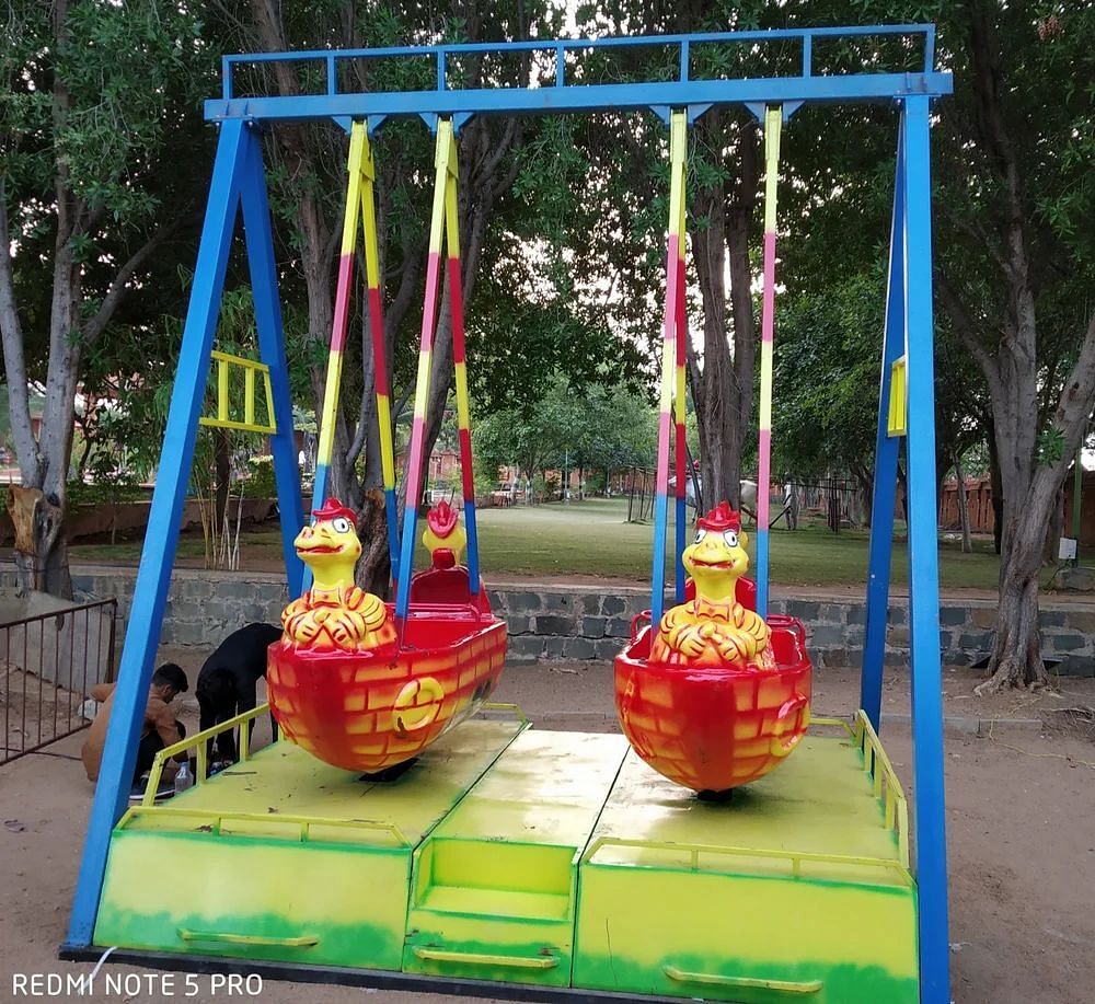 Mild Steel Round Amusement Park Rides, Capacity: 400 kg