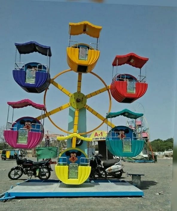 Mild Steel Round Sun Moon Amusement Rides, Capacity: 12