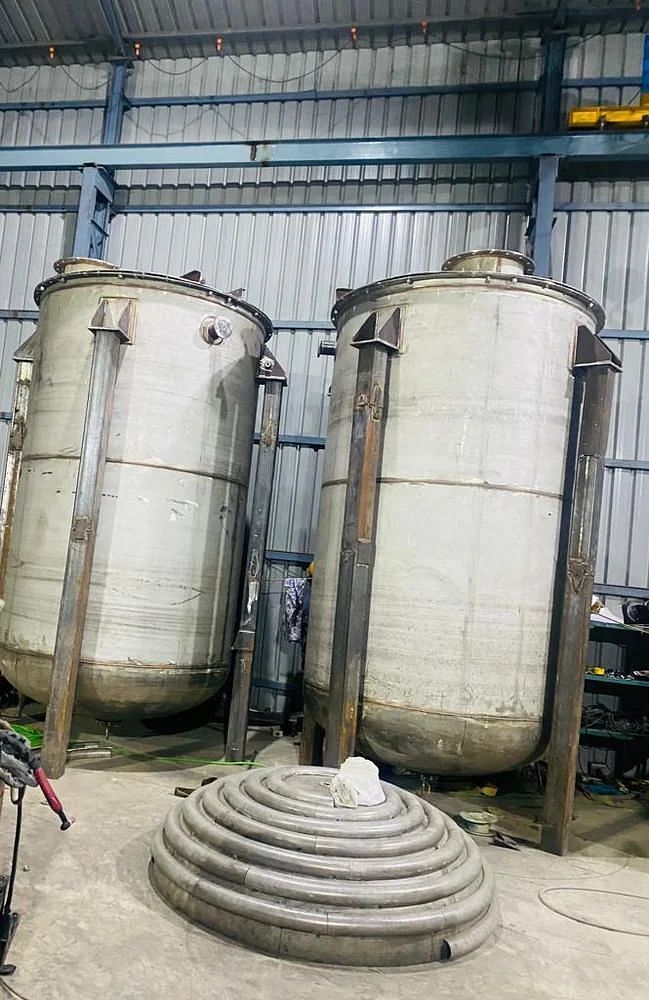 Mixing Vessel With Agitator, Capacity: 1000-10000L, Max Design Pressure: 0-10 bar