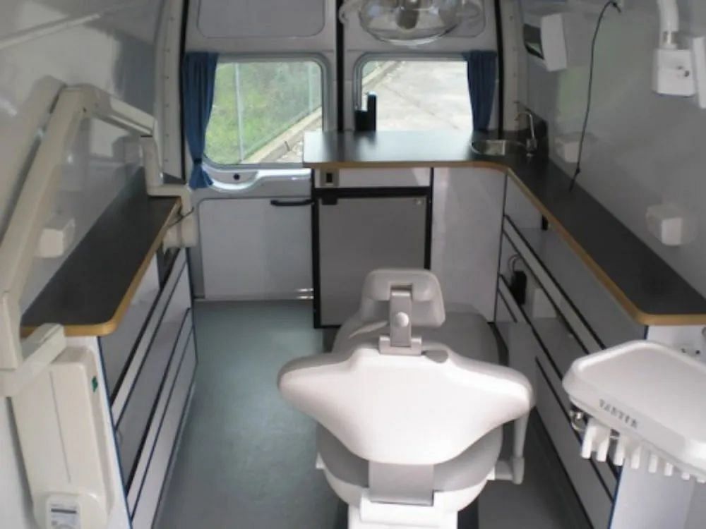 Mobile Dental Van On Wheel