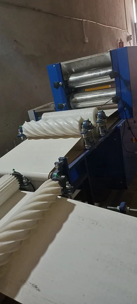 Namkeen Namak Para Cutting Machine, 300 kg/hr