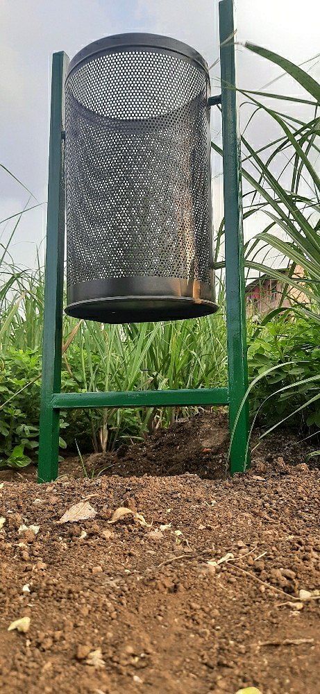 Open Top Green Dust Bin With M S Stand, Material Grade: Mild Steel, Capacity: 60 Ltr Capacity