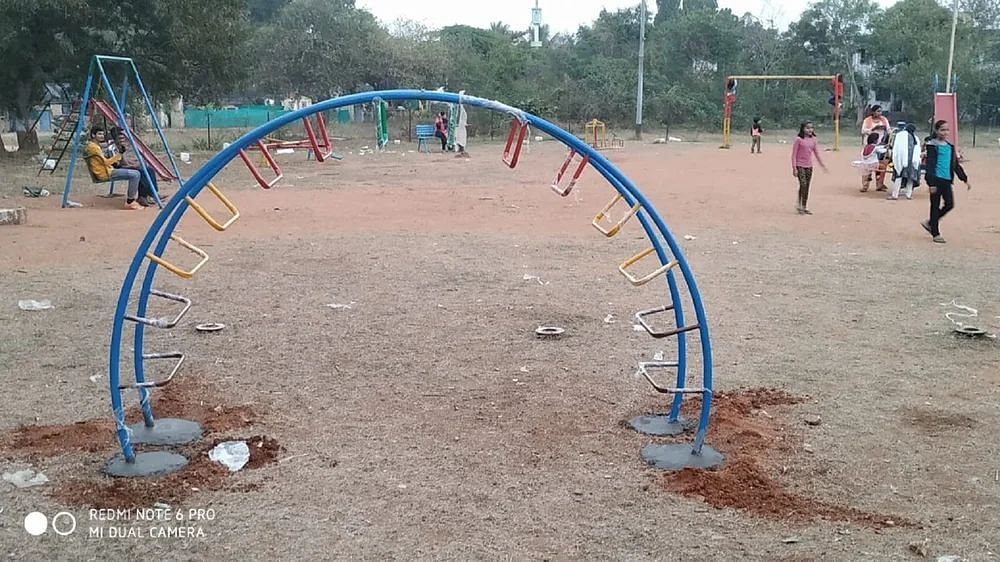 Outdoor Iron Rainbow Playground Climber