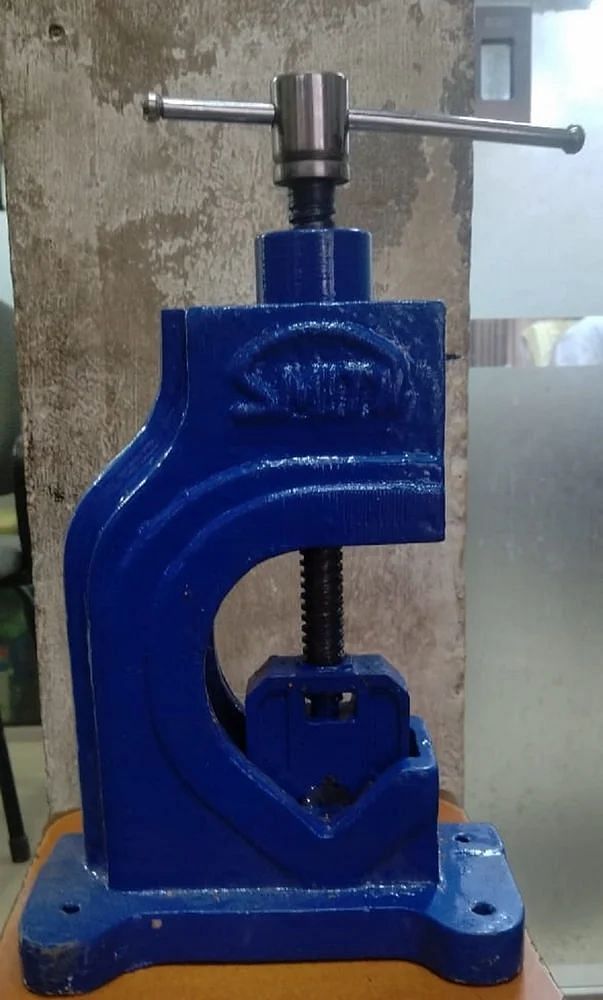 Pipe Vice, Size: 4 Inch