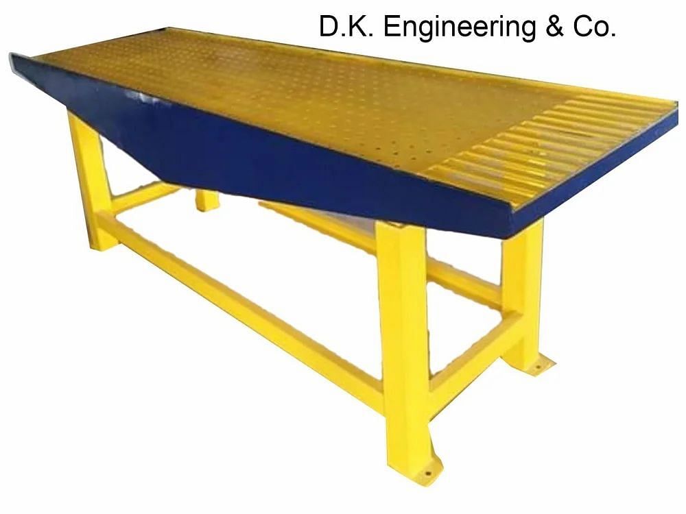 Plain Mild Steel Vibro Forming Table Machine, Single Mast, Capacity: 200 Kg