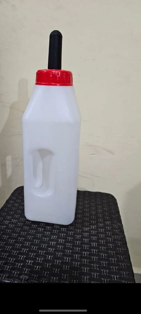 Plastic Calf Feeding Bottle