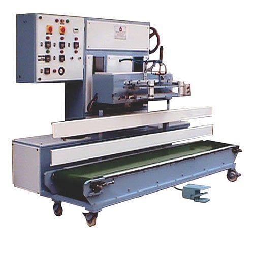 Plastic Conveyor Based Vacuum Heat Sealing Machine, Capacity: 0-500 pouch per hour, Model Name/Number: Psa Vm Con